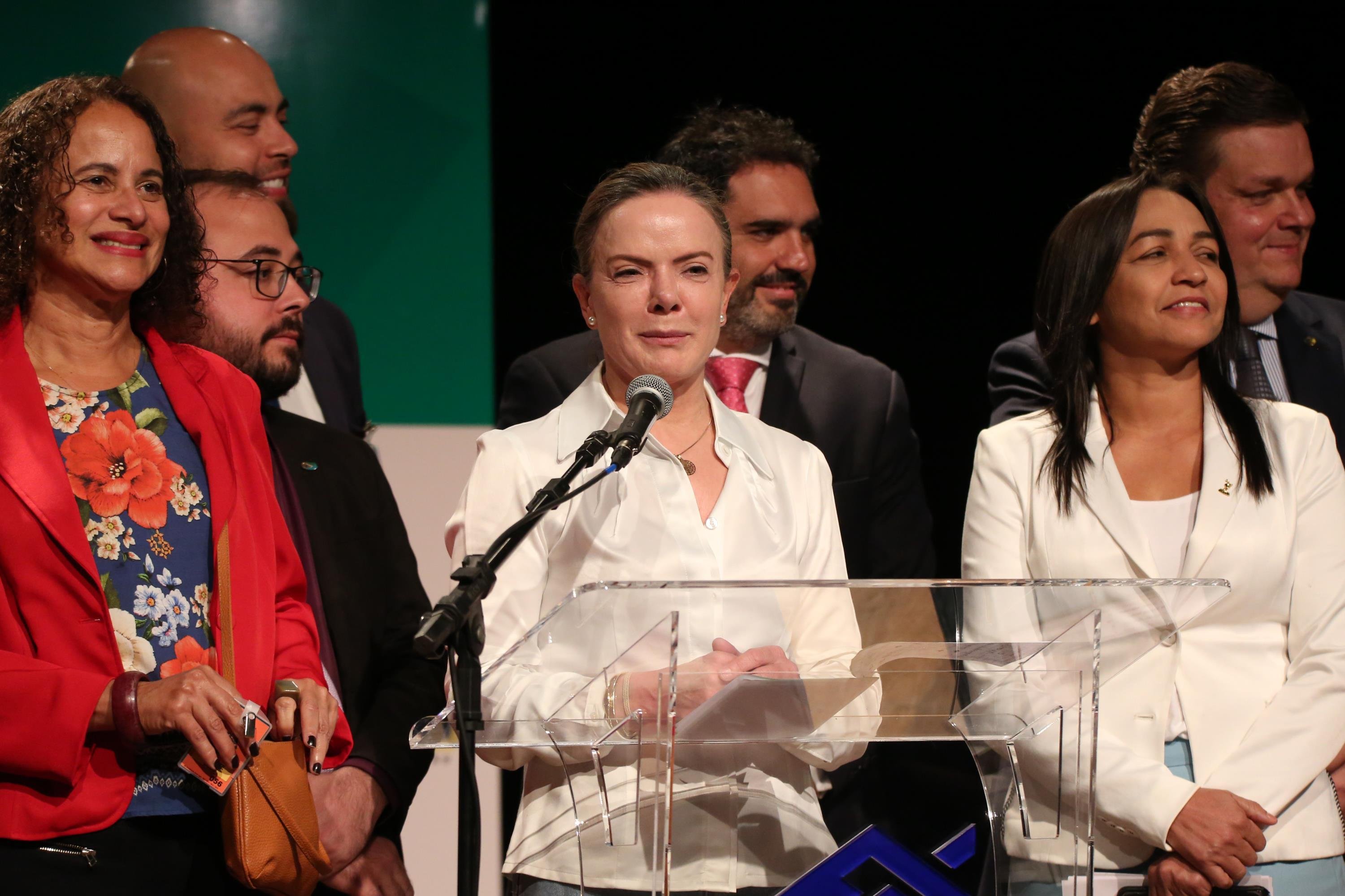 Em pronunciamento, Gleisi Hoffmann afirmou que o trabalho do grupo de transi&ccedil;&atilde;o &eacute; de diagn&oacute;stico e n&atilde;o propositivo