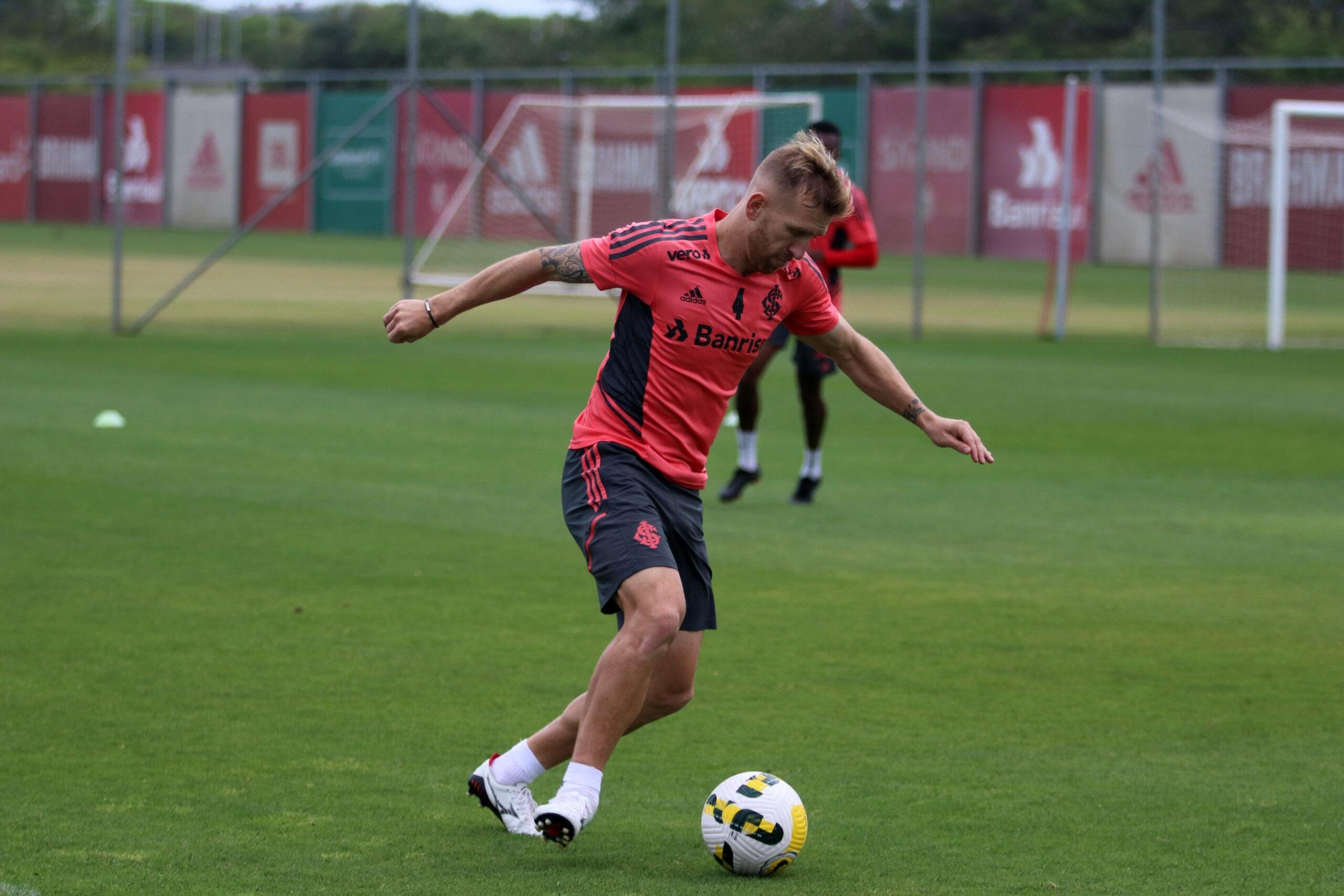 Pedro Henrique vai estar em campo contra o Palmeiras no Beira-Rio