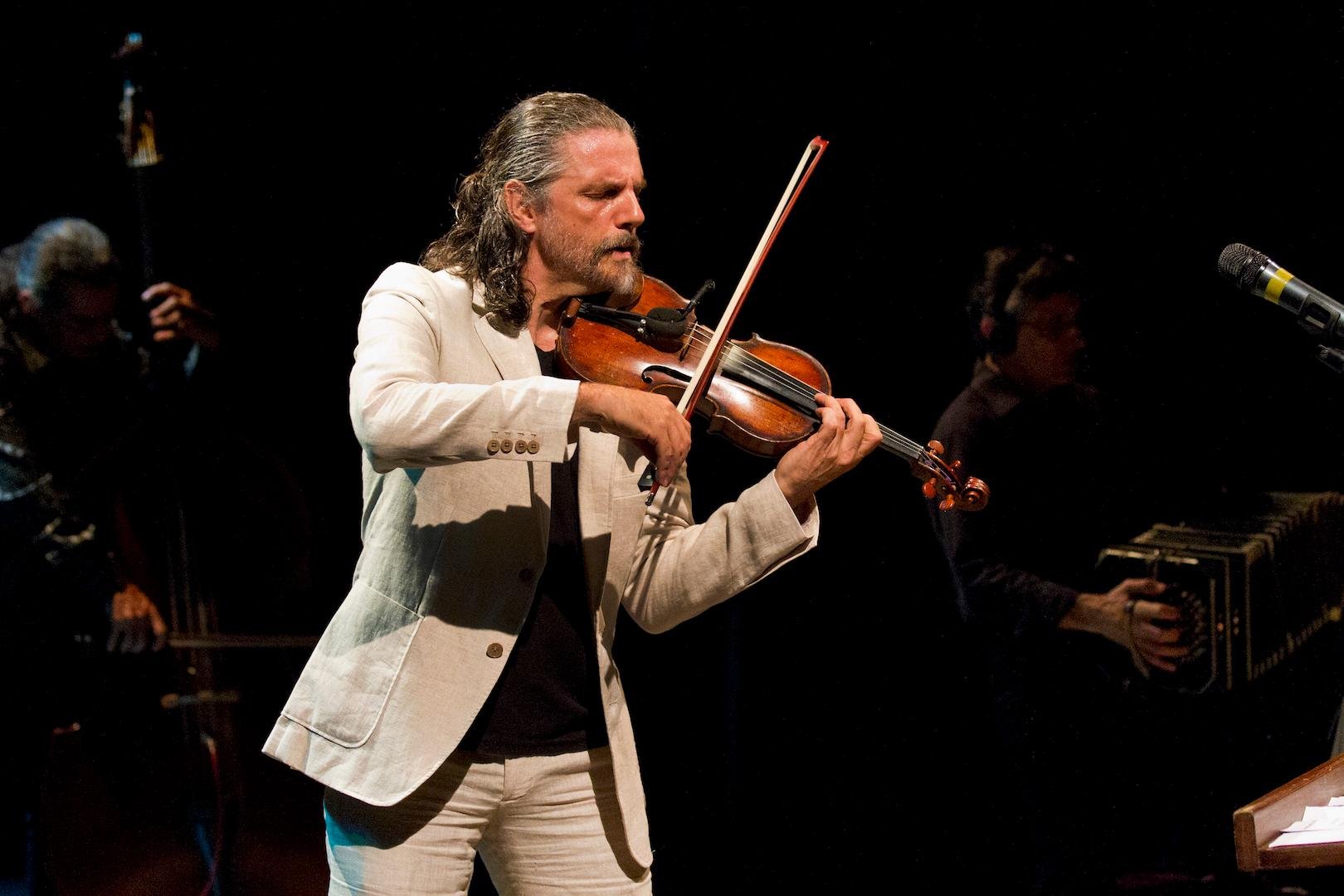 Hique Gomez ser&aacute; o solista do concerto Domingo Cl&aacute;ssico com Orquestra da Ulbra