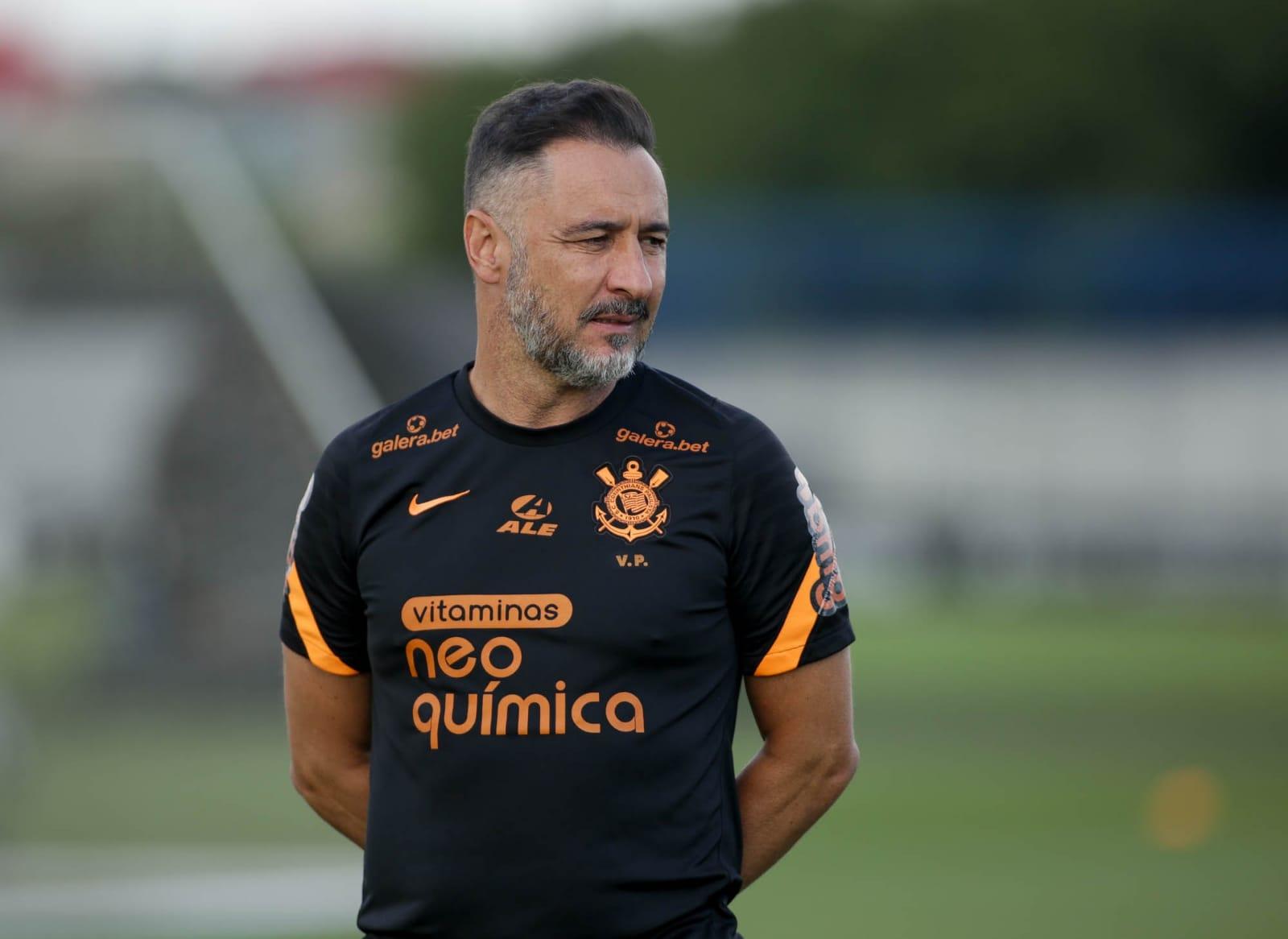 Decis&atilde;o foi comunicada pelo presidente do clube neste domingo;