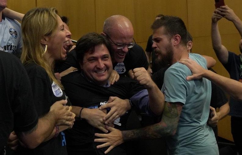Guerra obteve a maioria dos votos do torcedor para mandato at&eacute; 2025