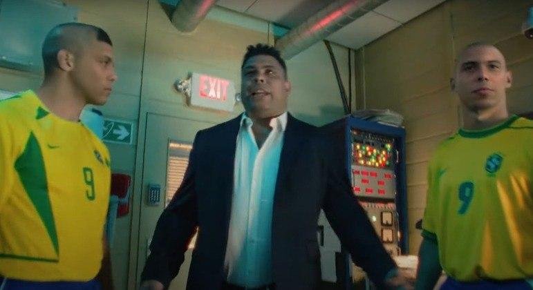 Ronaldo aparece ao lado de vers&otilde;es de 98 e 2002 em campanha publicit&aacute;ria
