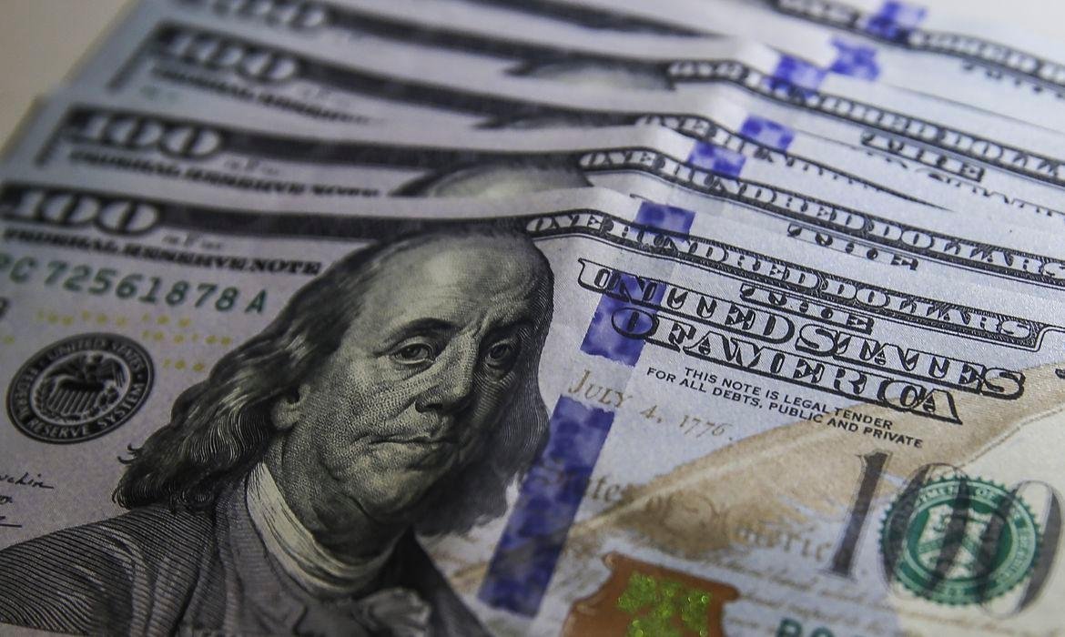 D&oacute;lar fechou com alta de R$ 0,015 (+0,28%) nesta quinta-feira