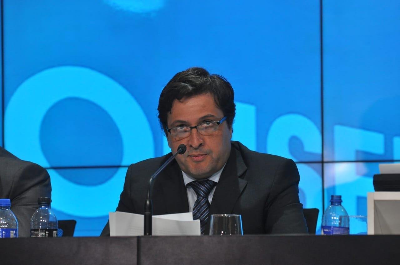Novo presidente do clube afirmou que defini&ccedil;&atilde;o do grupo ocorrer&aacute; a partir de acerto com Renato Portaluppi