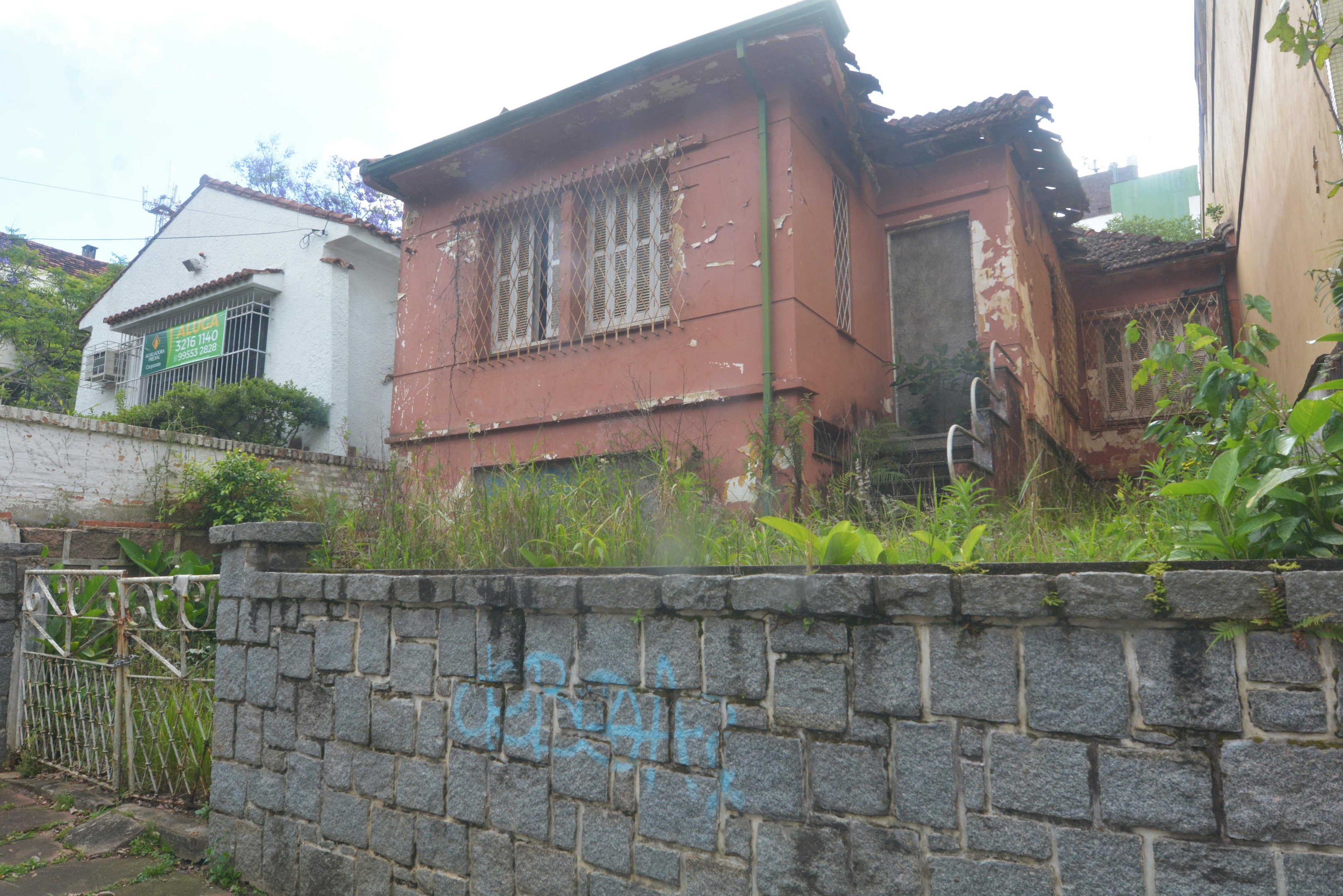 Casa fica localizada na rua General Souza Doca
