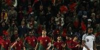 Jogadores de Portugal comemoram um dos gols marcados por Bruno Fernandes