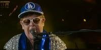 Elton John fez último show de sua turnê de despedida nos Estados Unidos