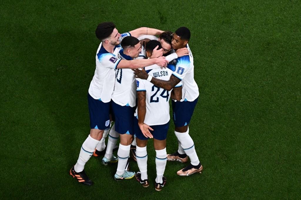 Inglaterra goleou Ir&atilde; por 6 a 2 nesta segunda-feira