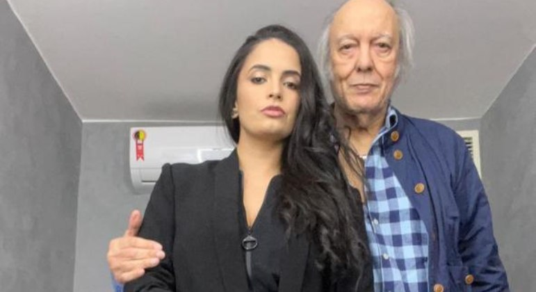 Fernanda Passos falou sobre a rela&ccedil;&atilde;o que tinha com o cantor