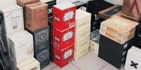Em um dos alvos da ação em Eldorado do Sul e Cachoeirinha, 120 caixas de bebidas ilegais foram apreendidas
