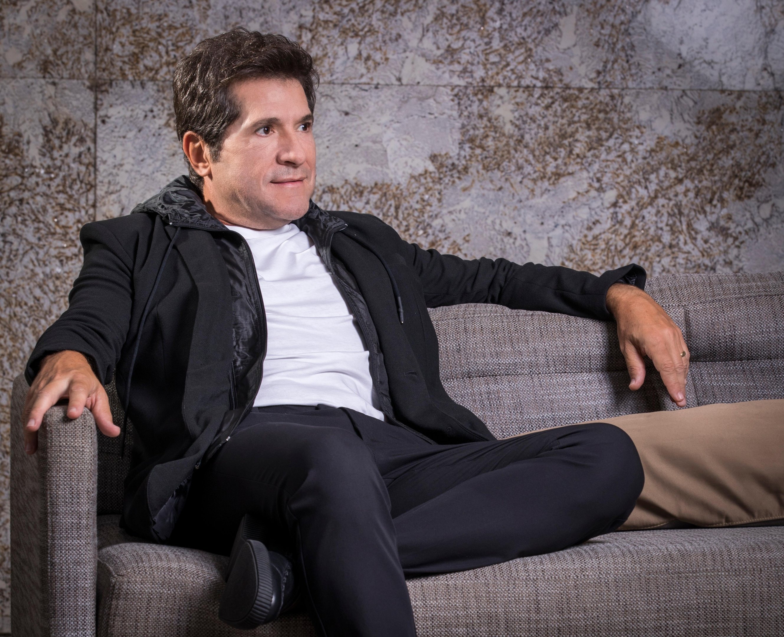 Cantor comemora 40 anos de carreira em 2023 e estar&aacute; neste show "Eles Est&atilde;o de Volta!", neste s&aacute;bado, no Beira-Rio