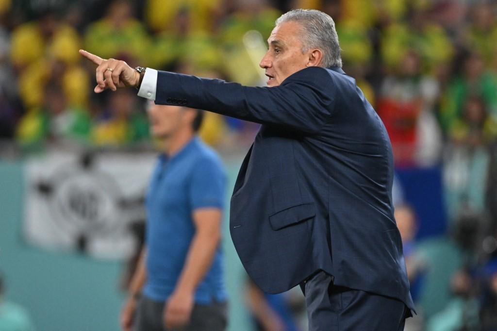 Tite durante a vit&oacute;ria do Brasil contra a Su&iacute;&ccedil;a