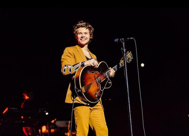 Harry Styles, que passou sufoco durante show em Bogot&aacute;, estar&aacute; no Brasil em dezembro
