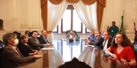 Bancada do PT durante reunião com o chefe da Casa Civil, Artur Lemos
