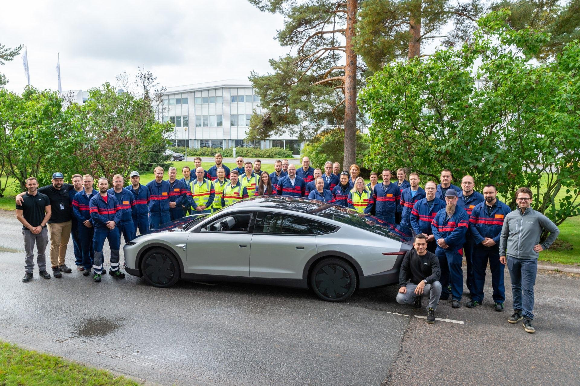 Carro solar promete acabar com problemas de autonomia