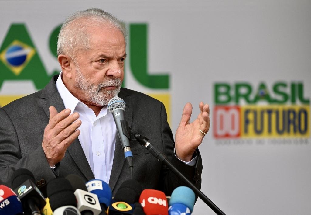 Presidente eleito garante que s&oacute; poder&aacute; viajar ap&oacute;s ser diplomado pelo Tribunal Superior Eleitoral, em 12 de dezembro