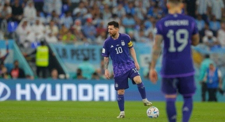 Em sua quinta Copa do Mundo, Messi tenta fugir de zebra nas oitavas de final