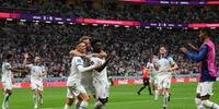 Ingleses comemoram o gol marcado por Saka no segundo tempo