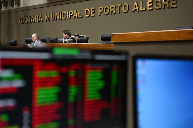 LOA teve 20 votos favor&aacute;veis e 10 contr&aacute;rios