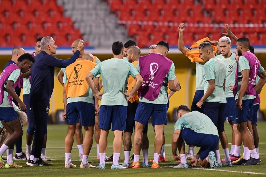 Tite e comandados se preparam para as quartas de final
