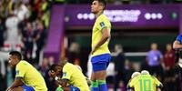 Casemiro desolado após a eliminação do Brasil na Copa do Mundo