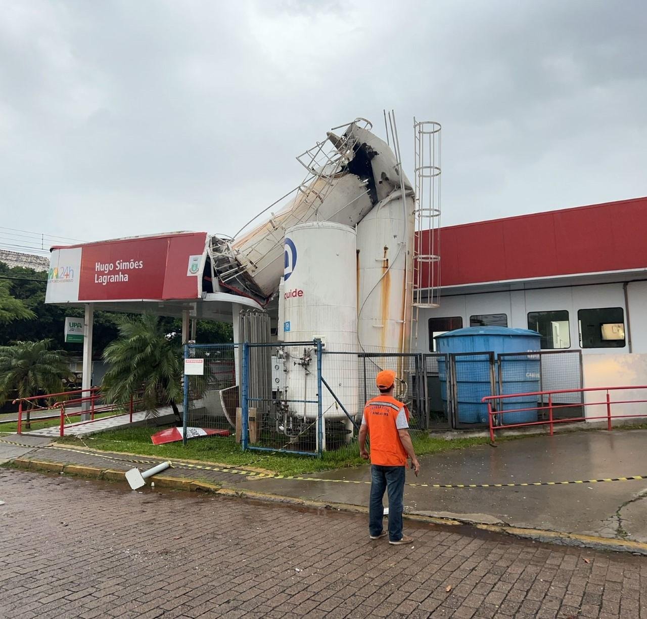Queda de caixa d'&aacute;gua provocou interdi&ccedil;&atilde;o da UPA Rio Branco, em Canoas
