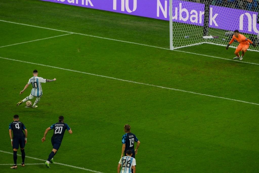 Lionel Messi marcou de p&ecirc;nalti