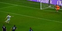 Lionel Messi marcou de pênalti