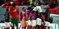 Jogadores da França comemoram o segundo gol marcado contra Marrocos