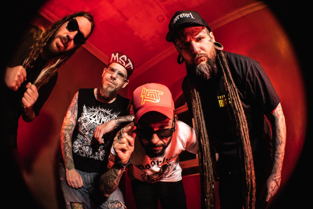 Formada em 2016, a Diokane faz um cruzamento de refer&ecirc;ncias do Punk/Hardcore e do Metal