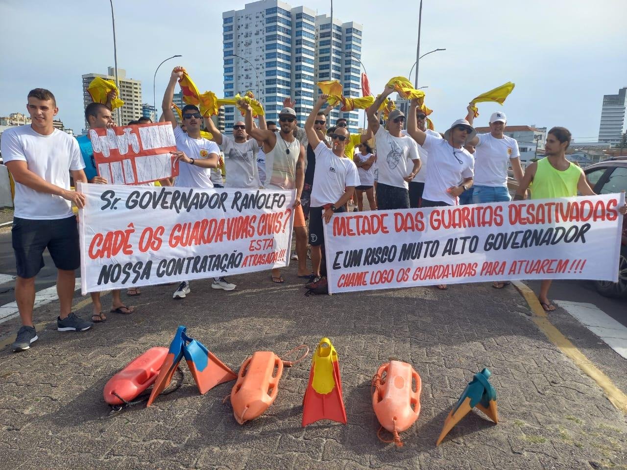 Protesto dos guarda-vidas na &uacute;ltima quinta-feira em Imb&eacute; cobrou solu&ccedil;&atilde;o por parte do CBMRS