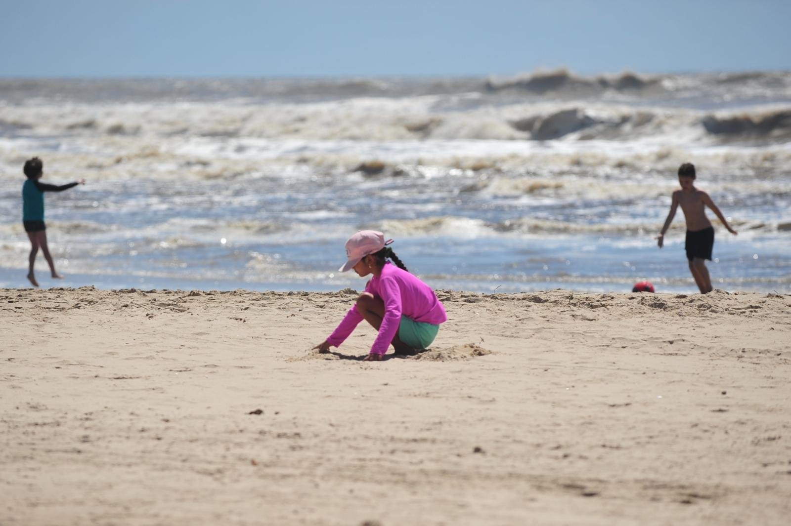 Praias dever&atilde;o ficar mais movimentadas nesta sexta-feira