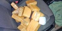 Droga estava distribuída em 15 tijolos dentro de mochila do traficante