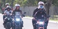 Presidente Jair Bolsonaro (PL) faz passeio de moto pelas ruas de Brasília na véspera do Natal