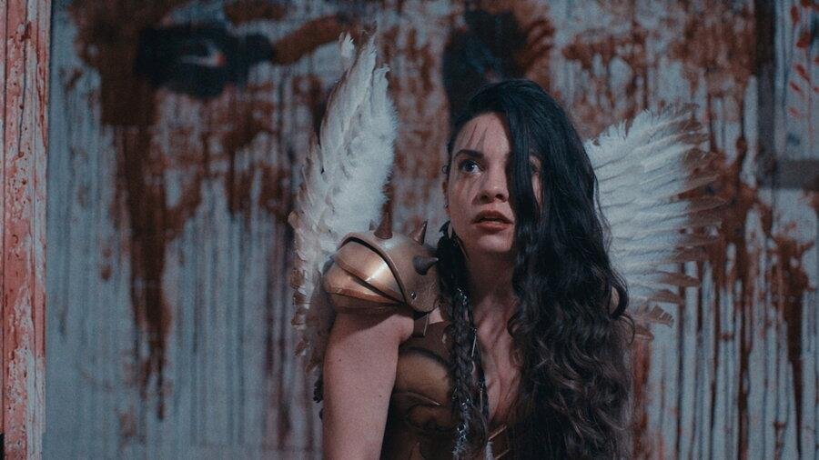 Atriz Lauren LaVera interpreta Sienna, alvo do assassino Art