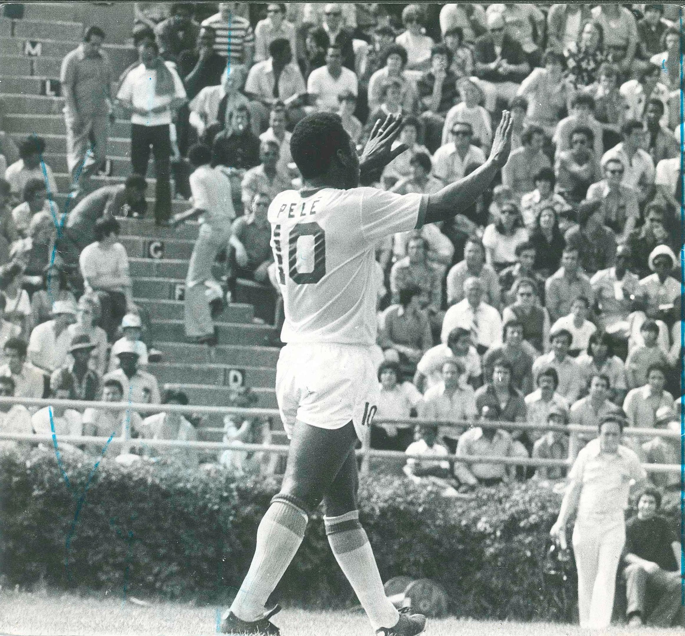 Pel&eacute; jogou no New York Cosmos, dos Estados Unidos, no final da carreira