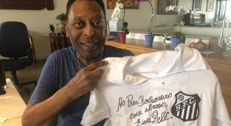 Pel&eacute; faleceu aos 82 anos