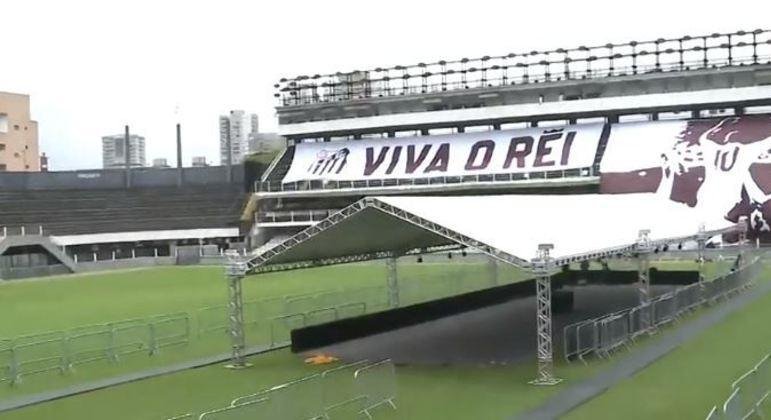 Arquibancada ficar&aacute; reservada &agrave; imprensa; p&uacute;blico deve entrar pelos port&otilde;es laterais e n&atilde;o poder&aacute; parar para prestar homenagens