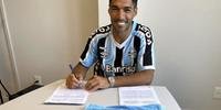 Maior goleador da história da seleção do Uruguai assinou com o Tricolor por dois anos