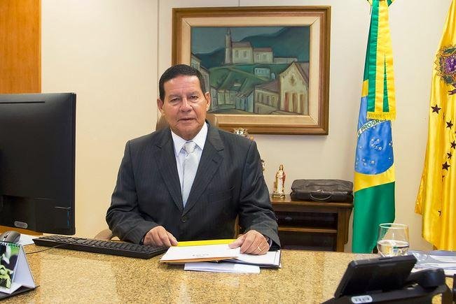 Presidente em exerc&iacute;cio Hamilton Mour&atilde;o