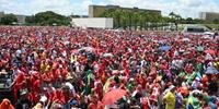 Milhares de pessoas aguardam a posse de Lula, em Brasília