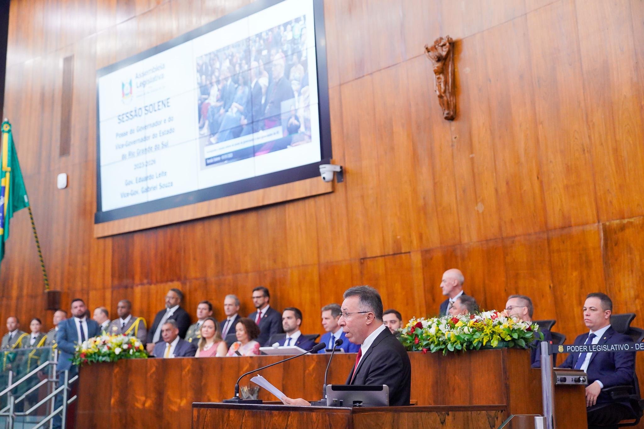 Valdeci Oliveira durante discurso