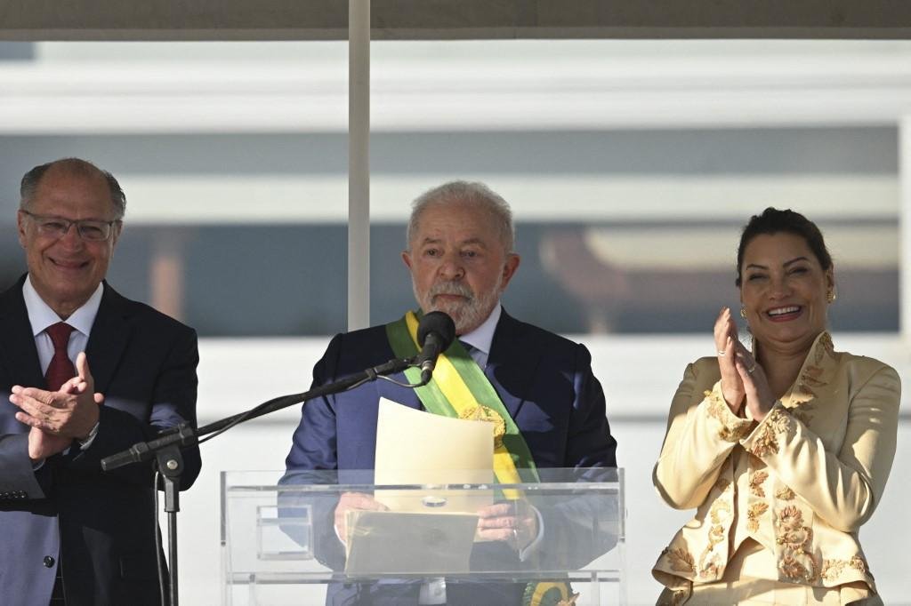 Presidente Lula discursa a na&ccedil;&atilde;o ao lado de Alckmin e Janja