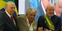 Ex-presidente do Uruguai, Mujica foi recepcionado por Lula