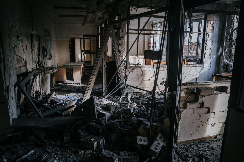 Destrui&ccedil;&atilde;o ap&oacute;s ataque russo em um hospital em Kherson