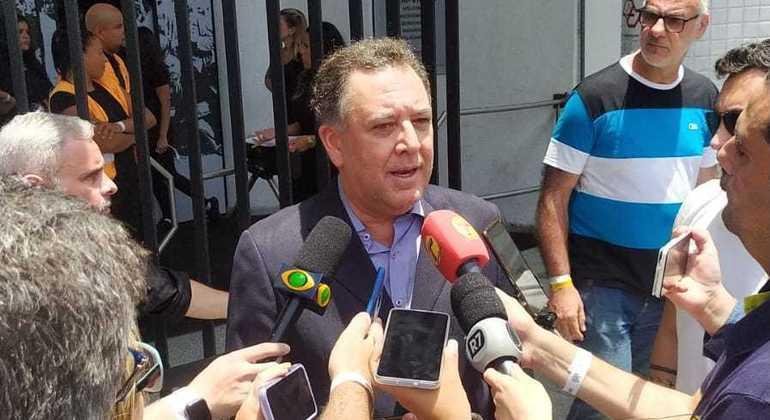 Marcelo Teixeira, ex-presidente do Santos, falou sobre aposentar ou n&atilde;o a camisa 10 do clube