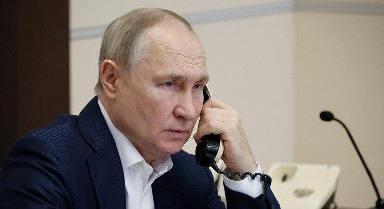 Presidente da R&uacute;ssia, Vladimir Putin, durante liga&ccedil;&atilde;o com menina russa