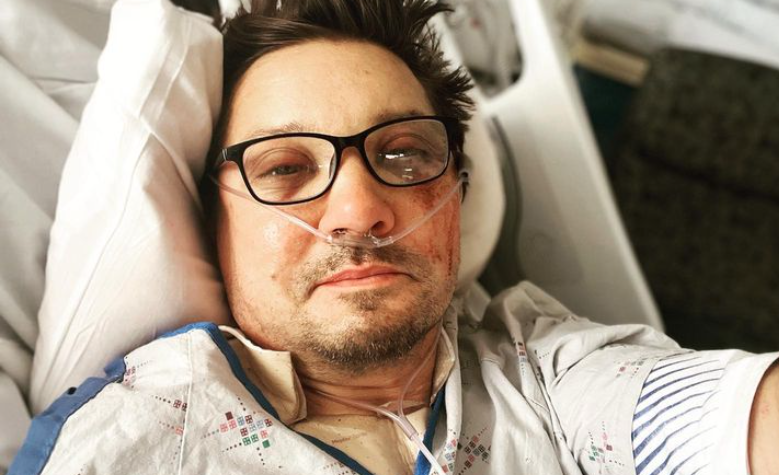 Jeremy Renner ganhou o apoio de f&atilde;s e celebridades ap&oacute;s postar selfie