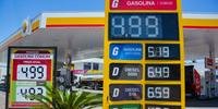 Na Capital, litro da gasolina, que havia ultrapassado R$ 5, voltou a patamares abaixo deste valor
