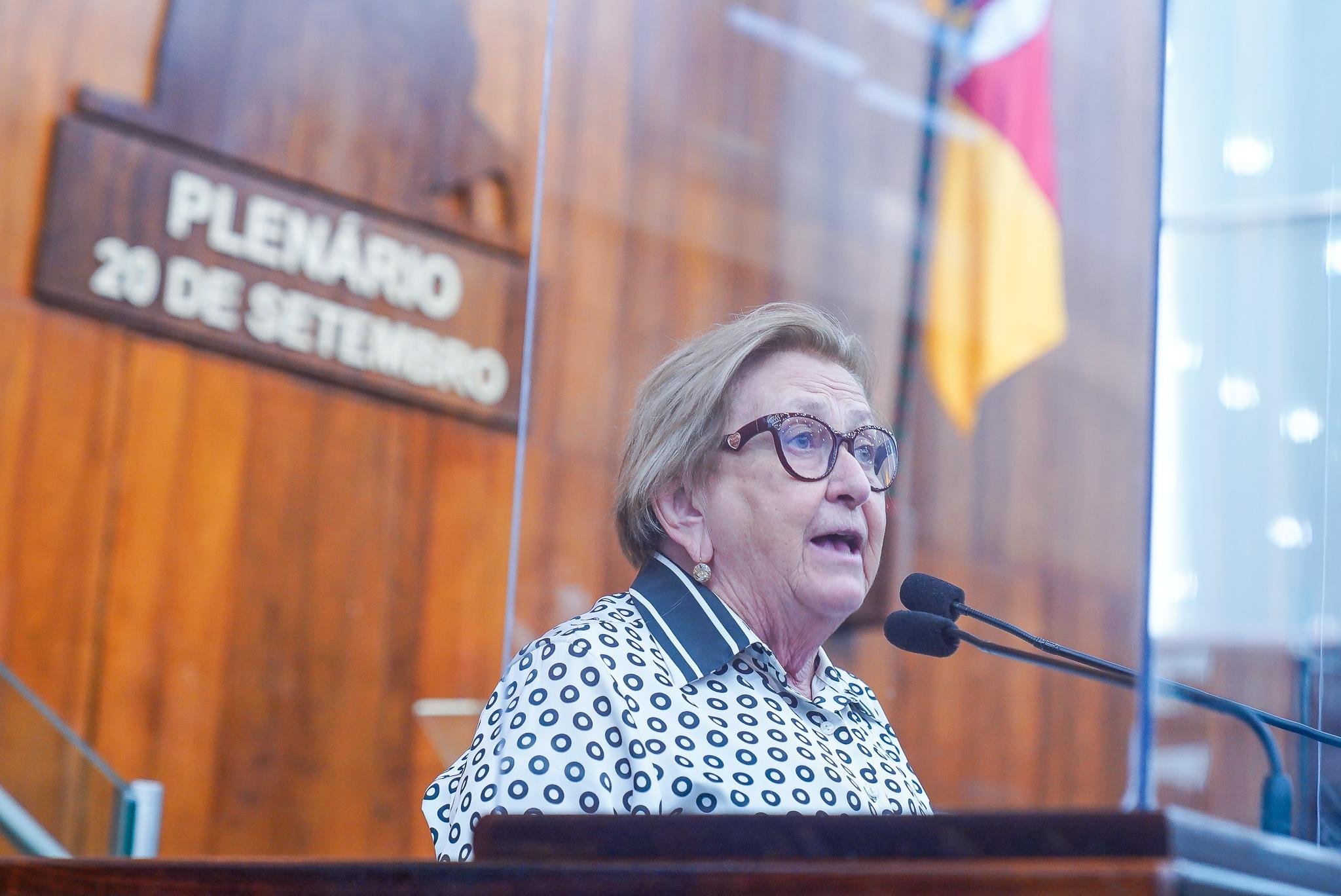 Zil&aacute; foi prefeita de Tr&ecirc;s Passos e secretaria municipal da Sa&uacute;de e de Educa&ccedil;&atilde;o na cidade. Na Assembleia, foi eleita por quatro mandatos